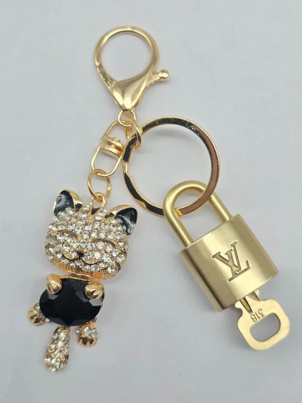 LV Authentic Gold Padlock 🔒 Key Set w/ Unbranded Cat Keychain Charm